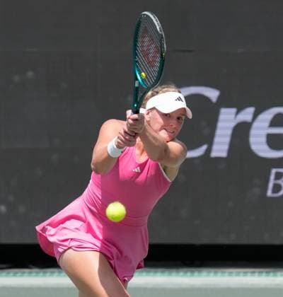 TENNIS 2025: Credit One Charleston Open APRIL 03 April 3, 2025: Ashlyn Krueger loses to Emma Navarro (USA) 4-6, 6-4, 6-2, in the first set, at the Credit One Charleston Open being played at Credit One Staduim in Charleston, South Carolina, {USA} ÂLeslie Billman Tennisclix (Credit Image: Leslie Billman Cal Media) Charleston South Carolina USA EDITORIAL USE ONLY Copyright: xx ZUMA-20250403_zma_c04_035.jpg LesliexBillmanx csmphotothree372405
