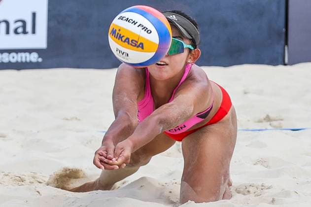 (250404) -- LAGUNA PROVINCE, April 4, 2025 -- Zhou Mingli of China competes during the women s round of 16 match between Yan Xu Zhou Mingli of China and Khylem Harl Progella Sofiah Shanine Pagara of the Philippines in the AVC Beach volleyball, Beachvolleyball Tour 2nd Nuvali Open in Laguna Province, the Philippines, April 4, 2025. ) (SP)PHILIPPINES-LAGUNA PROVINCE-BEACH VOLLEYBALL-TOUR-2ND NUVALI OPEN-WOMEN RouellexUmali 