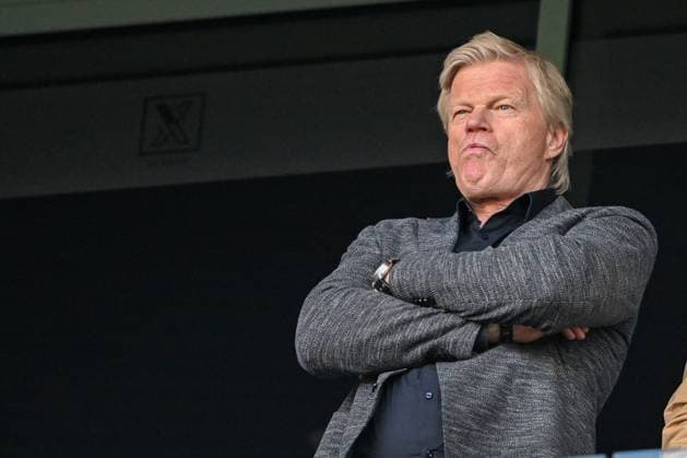 2. Bundesliga - Karlsruher SC - Hannover 06 am 04.05.2025 im BBBank Wildpark in Karlsruhe Der ehemalige deutsche national Torwart Oliver Kahn beim Spiel.