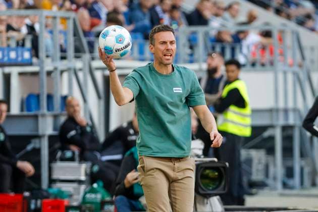 Christian Eichner (Karlsruher SC, Trainer) , Deutschland, Fussball, 2. Bundesliga, .Spieltag, 2024 2025, Karlsruher SC vs. Hannover 96, 04.04.2025, BBBank Wildpark, Karlsruhe, Deutschland DFL REGULATIONS PROHIBIT ANY USE OF PHOTOGRAPHS AS IMAGE SEQUENCES AND OR QUASI-VIDEO. Karlsruhe BBBank Wildpark Baden-Württemberg Deutschland
