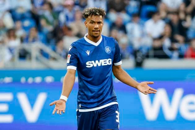 Bambase Conte (Karlsruher SC, 31) , Deutschland, Fussball, 2. Bundesliga, .Spieltag, 2024 2025, Karlsruher SC vs. Hannover 96, 04.04.2025, BBBank Wildpark, Karlsruhe, Deutschland DFL REGULATIONS PROHIBIT ANY USE OF PHOTOGRAPHS AS IMAGE SEQUENCES AND OR QUASI-VIDEO. Karlsruhe BBBank Wildpark Baden-Württemberg Deutschland