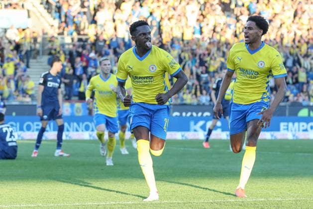 04.04.2025, xtgx, Fussball - 2.Bundesliga, Eintracht Braunschweig - SC Paderborn 07 emspor, v.l. Richmond Tachie (Braunschweig, 29) Jubel, Torjubel, jubelt ueber das Tor, celebrate the goal, celebration (DFL DFB REGULATIONS PROHIBIT ANY USE OF PHOTOGRAPHS as IMAGE SEQUENCES and or QUASI-VIDEO) Braunschweig