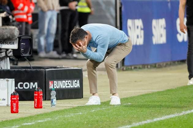 Christian Eichner (Karlsruher SC, Trainer) , Deutschland, Fussball, 2. Bundesliga, .Spieltag, 2024 2025, Karlsruher SC vs. Hannover 96, 04.04.2025, BBBank Wildpark, Karlsruhe, Deutschland DFL REGULATIONS PROHIBIT ANY USE OF PHOTOGRAPHS AS IMAGE SEQUENCES AND OR QUASI-VIDEO. Karlsruhe BBBank Wildpark Baden-Württemberg Deutschland