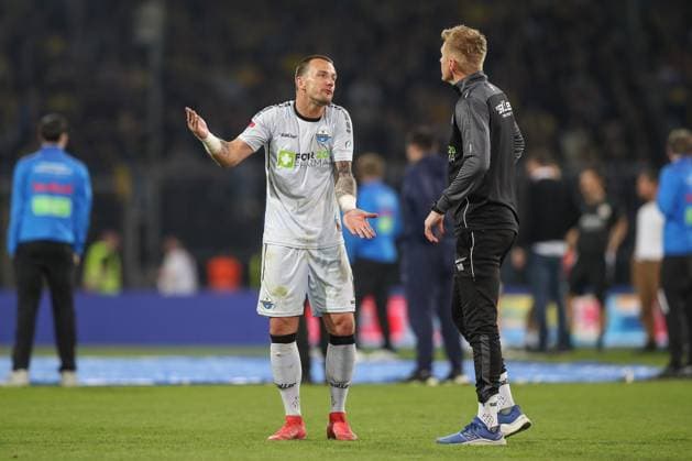 04.04.2025, xtgx, Fussball - 2.Bundesliga, Eintracht Braunschweig - SC Paderborn 07 emspor, v.l. Manuel Riemann(Paderborn, 1) enttaeuscht, schaut enttaeuscht, niedergeschlagen, disappointed, ärgert sich (DFL DFB REGULATIONS PROHIBIT ANY USE OF PHOTOGRAPHS as IMAGE SEQUENCES and or QUASI-VIDEO) Braunschweig