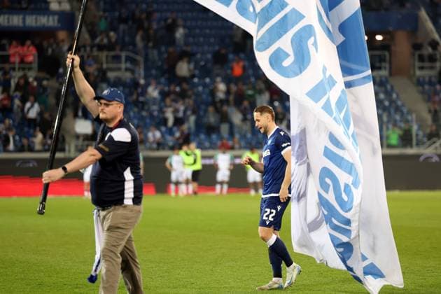 04.04.2025, xrekx, Fussball 2.Bundesliga, Karlsruher SC - Hannover 96 v.l. Christoph Kobald (Karlsruher SC) (DFL DFB REGULATIONS PROHIBIT ANY USE OF PHOTOGRAPHS as IMAGE SEQUENCES and or QUASI-VIDEO) Karlsruhe