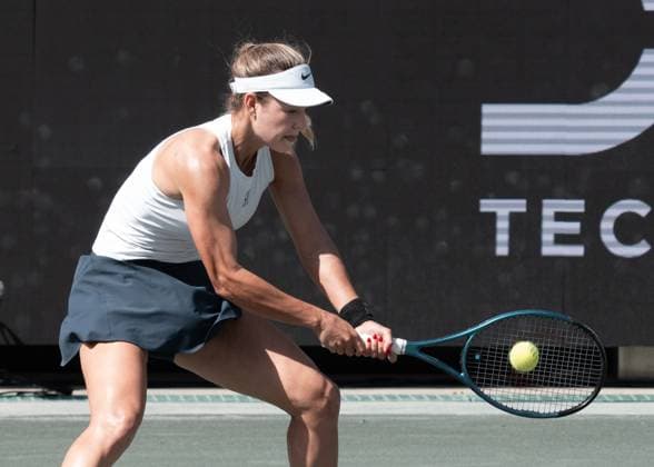 TENNIS 2025: Credit One Charleston Open APRIL 04 April 4, 2025: Anna Kalinskaya (USA) loses to Sofia Kenin (USA) 6-4, 6-3, at the Credit One Charleston Open being played at Credit One Staduim in Charleston, South Carolina, {USA} Ã‚ÂLeslie Billman Tennisclix (Credit Image: Â Leslie Billman Cal Media) Charleston South Carolina USA EDITORIAL USE ONLY Copyright: xx ZUMA-20250404_zma_c04_050.jpg LesliexBillmanx csmphotothree372635