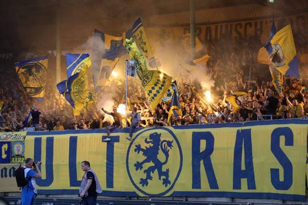 Braunschweig vs. Paderborn, 2. BL Braunschweig, 04.04.2025, FUßBALL - Eintracht Braunschweig vs. SC Paderborn 07, 2. BL, Saison 2024 25. Eintracht Fans Braunschweig