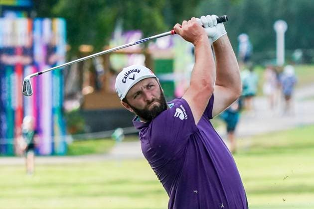 April 4, 2025, Doral, Florida, USA: Jon Rahm of Legion XIII hits an approach shot on the 18th hole during the first round of LIV Golf Miami at Trump National Doral. Doral USA - ZUMAw109 20250404_fap_w109_007 Copyright: xDebbyxWongx
