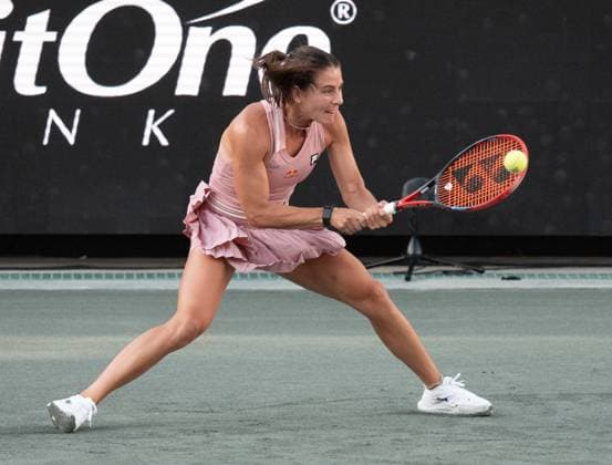 TENNIS 2025: Credit One Charleston Open APRIL 04 April 4, 2025: Emma Navarro (USA) loses to Amanda Anisimova (USA) 7-6, 7(7)-6(1), at the Credit One Charleston Open being played at Credit One Staduim in Charleston, South Carolina, {USA} Ã‚ÂLeslie Billman Tennisclix (Credit Image: Â Leslie Billman Cal Media) Charleston South Carolina USA EDITORIAL USE ONLY Copyright: xx ZUMA-20250404_zma_c04_114.jpg LesliexBillmanx csmphotothree372692