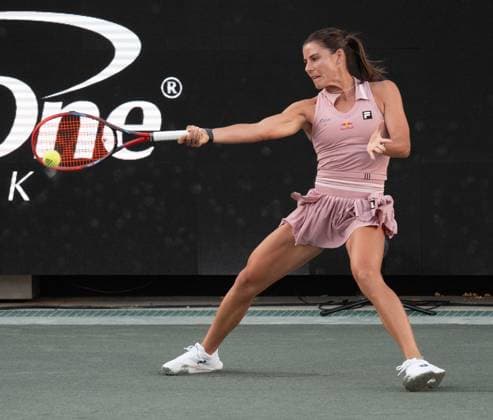 TENNIS 2025: Credit One Charleston Open APRIL 04 April 4, 2025: Emma Navarro (USA) loses to Amanda Anisimova (USA) 7-6, 7(7)-6(1), at the Credit One Charleston Open being played at Credit One Staduim in Charleston, South Carolina, {USA} Ã‚ÂLeslie Billman Tennisclix (Credit Image: Â Leslie Billman Cal Media) Charleston South Carolina USA EDITORIAL USE ONLY Copyright: xx ZUMA-20250404_zma_c04_117.jpg LesliexBillmanx csmphotothree372706