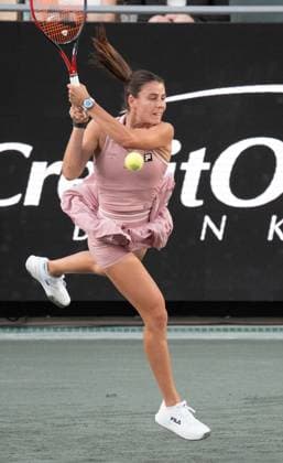 TENNIS 2025: Credit One Charleston Open APRIL 04 April 4, 2025: Emma Navarro (USA) loses to Amanda Anisimova (USA) 7-6, 7(7)-6(1), at the Credit One Charleston Open being played at Credit One Staduim in Charleston, South Carolina, {USA} Ã‚ÂLeslie Billman Tennisclix (Credit Image: Â Leslie Billman Cal Media) Charleston South Carolina USA EDITORIAL USE ONLY Copyright: xx ZUMA-20250404_zma_c04_131.jpg LesliexBillmanx csmphotothree372710