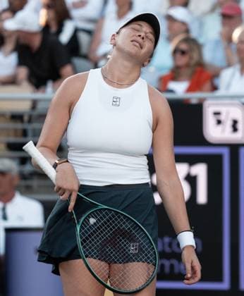 TENNIS 2025: Credit One Charleston Open APRIL 04 April 4, 2025: Amanda Anisimova (USA) defeated Emma Navarro (USA) 7-6, 7(7)-6(1) at the Credit One Charleston Open being played at Credit One Staduim in Charleston, South Carolina USA ÂLeslie Billman Tennisclix (Credit Image: Leslie Billman Cal Media) Charleston South Carolina USA EDITORIAL USE ONLY Copyright: xx ZUMA-20250404_zma_c04_129.jpg LesliexBillmanx csmphotothree372712
