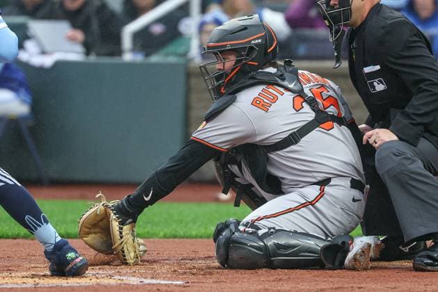 MLB, Baseball Herren, USA 2025: Orioles Vs Royals APR 04 April 4, 2025: Baltimore Orioles catcher Adley Rutschman (35) catches against the Kansas City Royals during the first inning of an MLB baseball game at Kauffman Stadium in Kansas City, MO. David Smith CSM (Credit Image: Â David Smith Cal Media) Kansas City Mo United States of America EDITORIAL USE ONLY Copyright: xx ZUMA-20250404_zma_c04_151.jpg DavidxSmithx csmphotothree372730