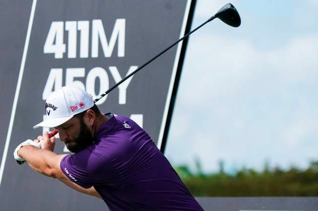 April 4, 2025, Doral, Florida, USA: Jon Rahm of Legion XIII tees off the 17th hole during the first round of LIV Golf Miami at Trump National Doral. Doral USA - ZUMAw109 20250404_fap_w109_025 Copyright: xDebbyxWongx