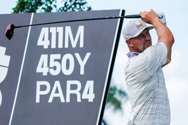 April 4, 2025, Doral, Florida, USA: Bryson DeChambeau of Crushers GC tees off the 17th hole during the first round of LIV Golf Miami at Trump National Doral. Doral USA - ZUMAw109 20250404_fap_w109_029 Copyright: xDebbyxWongx