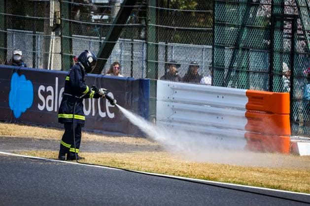 F1 - JAPANESE GRAND PRIX 2025 fire fighter watering the grass on track, piste, during the Formula 1 Lenovo Japanese Grand Prix 2025, 3rd round of the 2025 FIA Formula One World Championship, WM, Weltmeisterschaft from April 4 to 6, 2025 on the Suzuka Circuit, in Suzuka, Japan - SuzukaJapan  Copyright: xFLORENTxGOODENx