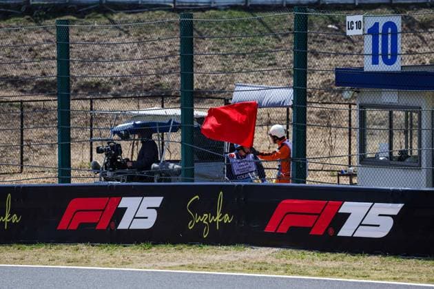 F1 - JAPANESE GRAND PRIX 2025 Red flag waved by a marshall during the Formula 1 Lenovo Japanese Grand Prix 2025, 3rd round of the 2025 FIA Formula One World Championship, WM, Weltmeisterschaft from April 4 to 6, 2025 on the Suzuka Circuit, in Suzuka, Japan - SuzukaJapan  Copyright: xFLORENTxGOODENx