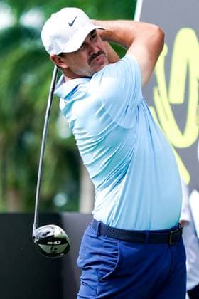 April 4, 2025, Doral, Florida, USA: Brooks Koepka of Smash GC tees off the 17th hole during the first round of LIV Golf Miami at Trump National Doral. Doral USA - ZUMAw109 20250404_fap_w109_033 Copyright: xDebbyxWongx