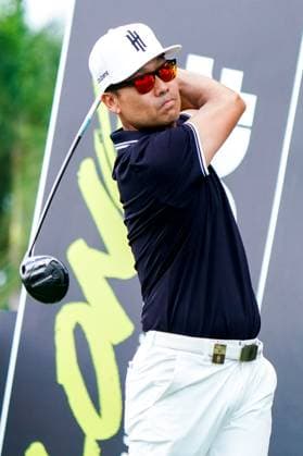 April 4, 2025, Doral, Florida, USA: Kevin Na of Iron Heads GC tees off the 17th hole during the first round of LIV Golf Miami at Trump National Doral. Doral USA - ZUMAw109 20250404_fap_w109_036 Copyright: xDebbyxWongx