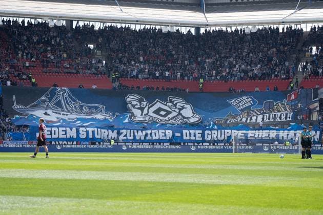 05.04.2025, xhfmx, Fussball 2.Bundesliga, 1. FC Nuernberg - Hamburger SV Choreografie der mitgereisten HSV Fans. (DFL DFB REGULATIONS PROHIBIT ANY USE OF PHOTOGRAPHS as IMAGE SEQUENCES and or QUASI-VIDEO) Nuernberg