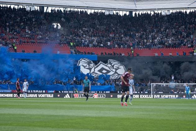 05.04.2025, xhfmx, Fussball 2.Bundesliga, 1. FC Nuernberg - Hamburger SV Choreografie der HSV Fans. (DFL DFB REGULATIONS PROHIBIT ANY USE OF PHOTOGRAPHS as IMAGE SEQUENCES and or QUASI-VIDEO) Nuernberg
