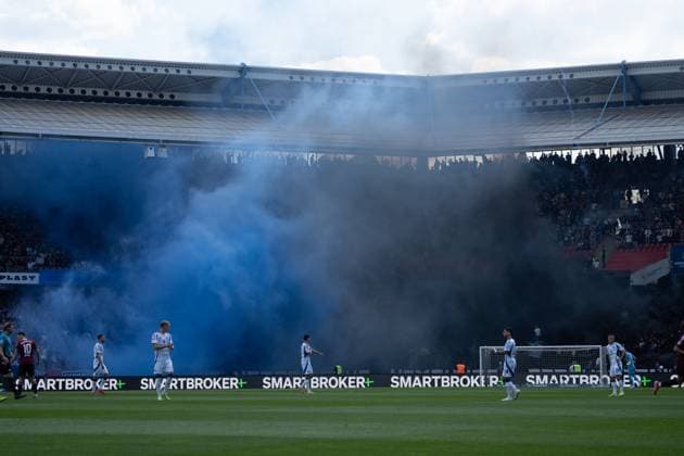 05.04.2025, xhfmx, Fussball 2.Bundesliga, 1. FC Nuernberg - Hamburger SV HSV Fans zünden Pyrotechnik in Nürnberg. (DFL DFB REGULATIONS PROHIBIT ANY USE OF PHOTOGRAPHS as IMAGE SEQUENCES and or QUASI-VIDEO) Nuernberg