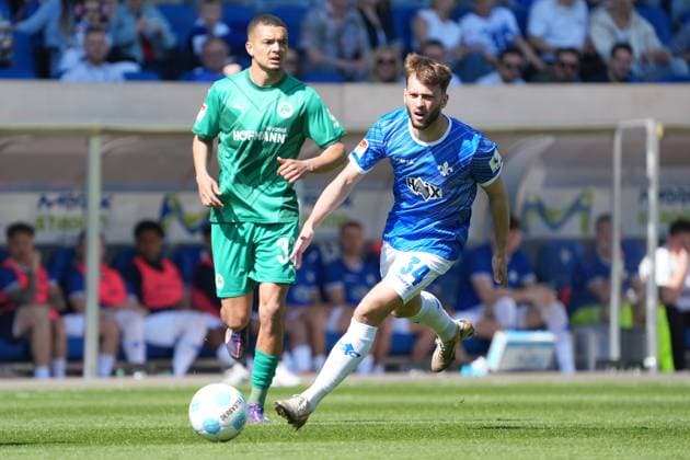 Killian Corredor (SV Darmstadt 98, 34) greift an - 05.04.2025 2. Bundesliga, Saison 24 25: SV Darmstadt 98 vs. SpVgg Greuther Fürth, Stadion am Boellenfalltor, emonline, emspor,