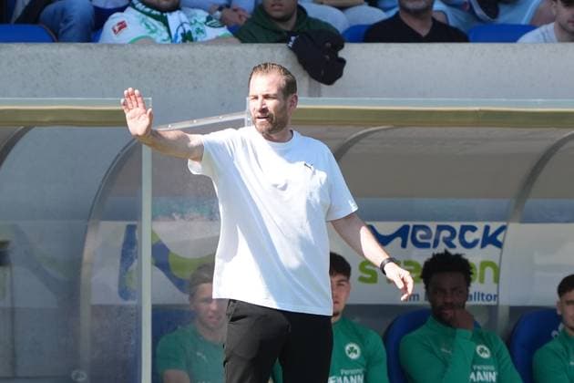 Trainer Jan Siewert (SpVgg Greuther Fürth) - 05.04.2025 2. Bundesliga, Saison 24 25: SV Darmstadt 98 vs. SpVgg Greuther Fürth, Stadion am Boellenfalltor, emonline, emspor,