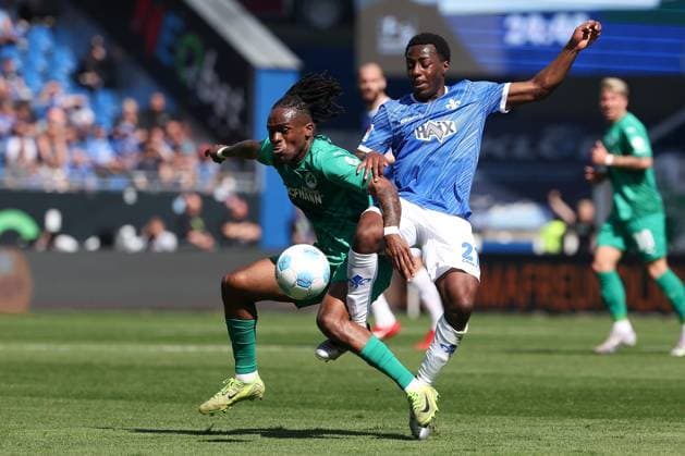 2025.04.05 xJFAx 2.Bundesliga SV Darmstadt 98 - SpVgg Greuther Fürth v.l., Noel Futkeu (SpVgg Greuther Fürth), Matondo-Merveille Papela (SV Darmstadt 98), Zweikampf, Action, Aktion, Battles for the Ball (DFL DFB REGULATIONS PROHIBIT ANY USE OF PHOTOGRAPHS as IMAGE SEQUENCES and or QUASI-VIDEO)