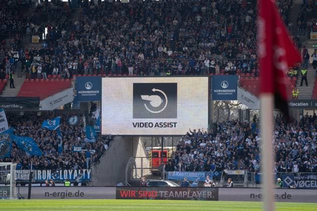 05.04.2025, xhfmx, Fussball 2.Bundesliga, 1. FC Nuernberg - Hamburger SV VAR-Einsatz in Nürnberg. (DFL DFB REGULATIONS PROHIBIT ANY USE OF PHOTOGRAPHS as IMAGE SEQUENCES and or QUASI-VIDEO) Nuernberg