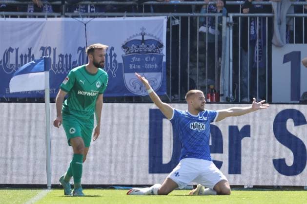 05.04.2025, xtvx, Fussball 2.Bundesliga, SV Darmstadt 98 - SpVgg Greuther Fuerth v.l. Simon Asta (SpVgg Greuther Fuerth Fuerth) Fabian Nuernberger (SV Darmstadt 98) (DFL DFB REGULATIONS PROHIBIT ANY USE OF PHOTOGRAPHS as IMAGE SEQUENCES and or QUASI-VIDEO) Darmstadt