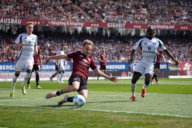 05.04.2025, xhfmx, Fussball 2.Bundesliga, 1. FC Nuernberg - Hamburger SV Tim Janisch (1. FC Nürnberg) klärt den Ball vor der Torauslinie. (DFL DFB REGULATIONS PROHIBIT ANY USE OF PHOTOGRAPHS as IMAGE SEQUENCES and or QUASI-VIDEO) Nuernberg