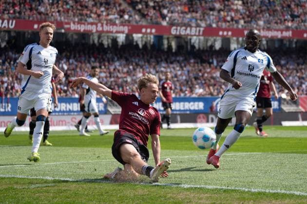 05.04.2025, xhfmx, Fussball 2.Bundesliga, 1. FC Nuernberg - Hamburger SV Tim Janisch (1. FC Nürnberg) klärt den Ball vor der Torauslinie. (DFL DFB REGULATIONS PROHIBIT ANY USE OF PHOTOGRAPHS as IMAGE SEQUENCES and or QUASI-VIDEO) Nuernberg