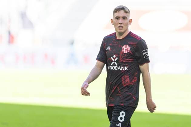 2. Fussball Bundesliga, Fortuna Düsseldorf - SC Preussen Münster; 05.04.2025 Isak Bergmann Johannesson (Fortuna Düsseldorf, 8). 2. Fußball Bundesliga, Fortuna Düsseldorf - SC Preussen Münster, 28. Spieltag, am 05.04.2025, Merkur Spiel-Arena, Düsseldorf. DFL regulations prohibit any use of photographs as image sequences and or quasi-video *** 2 Soccer Bundesliga, Fortuna Düsseldorf SC Preussen Münster 05 04 2025 Isak Bergmann Johannesson Fortuna Düsseldorf, 8 2 Soccer Bundesliga, Fortuna Düsseldorf SC Preussen Münster, 28 Matchday, on 05 04 2025, Merkur Spiel Arena, Düsseldorf DFL regulations prohibit any use of photographs as image sequences and or quasi video Copyright: xBEAUTIFULxSPORTS Meuselx