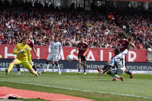05.04.2025, xhfmx, Fussball 2.Bundesliga, 1. FC Nuernberg - Hamburger SV Jean-Luc Dompe (Hamburger SV) erzielt das 2:0 gegen den 1.FC Nürnberg. (DFL DFB REGULATIONS PROHIBIT ANY USE OF PHOTOGRAPHS as IMAGE SEQUENCES and or QUASI-VIDEO) Nuernberg