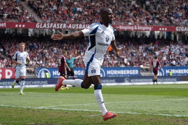 05.04.2025, xhfmx, Fussball 2.Bundesliga, 1. FC Nuernberg - Hamburger SV Jean-Luc Dompe (Hamburger SV) bejubelt sein zweites Tor zum 2:0 gegen den 1.FC Nürnberg. Tor, Goal, Jubel, Celebration (DFL DFB REGULATIONS PROHIBIT ANY USE OF PHOTOGRAPHS as IMAGE SEQUENCES and or QUASI-VIDEO) Nuernberg