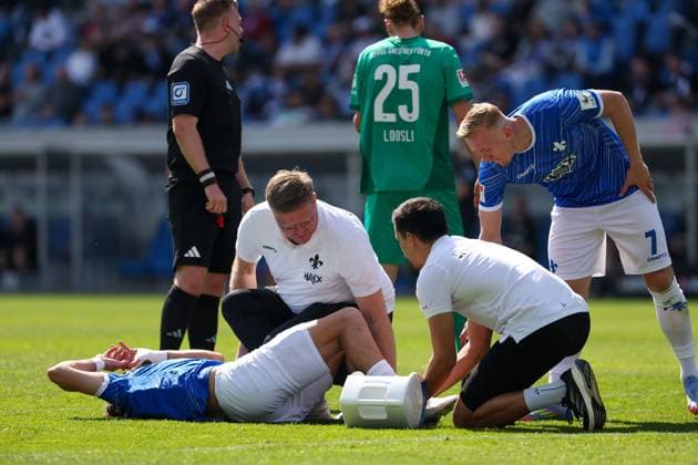 2025.04.05 xJFAx 2.Bundesliga SV Darmstadt 98 - SpVgg Greuther Fürth v.l., Fraser Hornby (SV Darmstadt 98) wird behandelt (DFL DFB REGULATIONS PROHIBIT ANY USE OF PHOTOGRAPHS as IMAGE SEQUENCES and or QUASI-VIDEO)