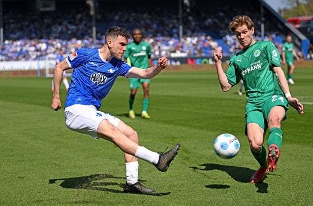 05.04.2025, xfux, Fussball 2.Bundesliga, SV Darmstadt 98 - SpVgg Greuther Fuerth v.l. Sergio Lopez Lopez (SV Darmstadt 98), Marco John (SpVgg Greuther Fuerth) (DFL DFB REGULATIONS PROHIBIT ANY USE OF PHOTOGRAPHS as IMAGE SEQUENCES and or QUASI-VIDEO. Eine Lizenzierung dieses Bildes an und oder durch den SV Darmstadt 1898 e.V. sowie Tochterunternehmen ist nicht gestattet. No release of or sale to SV Darmstadt 1898 e.V.) Darmstadt