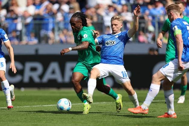 05.04.2025, xdcx, Fussball 2. Bundesliga, SV Darmstadt 98 - SpVgg. Greuther Fürth, emonline, emspor, despor, v.l., Noel Futkeu (SpVgg. Greuther Fürth), Andreas Müller (SV Darmstadt 98) DFL DFB REGULATIONS PROHIBIT ANY USE OF PHOTOGRAPHS AS IMAGE SEQUENCES AND OR QUASI-VIDEO.