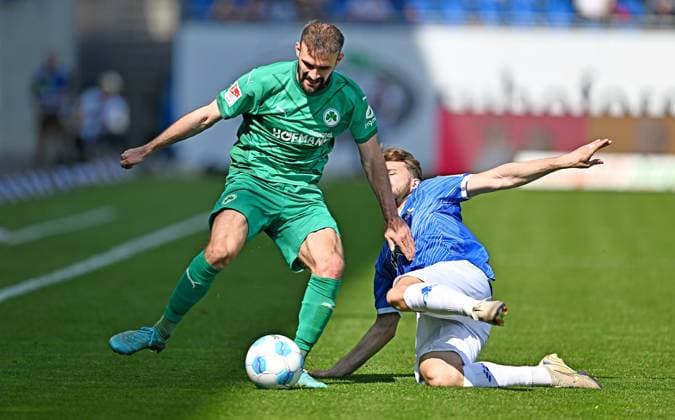 05.04.2025, xfux, Fussball 2.Bundesliga, SV Darmstadt 98 - SpVgg Greuther Fuerth v.l. Simon Asta (SpVgg Greuther Fuerth), Killian Corredor (SV Darmstadt 98) (DFL DFB REGULATIONS PROHIBIT ANY USE OF PHOTOGRAPHS as IMAGE SEQUENCES and or QUASI-VIDEO. Eine Lizenzierung dieses Bildes an und oder durch den SV Darmstadt 1898 e.V. sowie Tochterunternehmen ist nicht gestattet. No release of or sale to SV Darmstadt 1898 e.V.) Darmstadt