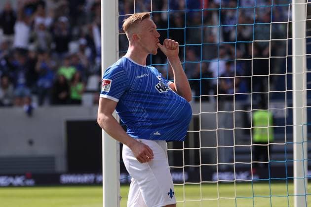 2025.04.05 xJFAx 2.Bundesliga SV Darmstadt 98 - SpVgg Greuther Fürth v.l., Isac Alexi Sivert Lidberg (SV Darmstadt 98) Torjubel, Goal celebration, celebrate the goal (DFL DFB REGULATIONS PROHIBIT ANY USE OF PHOTOGRAPHS as IMAGE SEQUENCES and or QUASI-VIDEO)