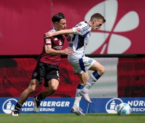 Berkay YÄ±lmaz (1.FC Nuernberg, 21) gegen Emir Sahiti (Hamburger SV, 29) GER, 1.FC Nuernberg vs Hamburger SV, 2. Bundesliga, 28. Spieltag, Saison 2024 2025, 05.04.2025 DFL REGULATIONS PROHIBIT ANY USE OF PHOTOGRAPHS AS IMAGE SEQUENCES AND OR QUASI-VIDEO GER, 1.FC Nuernberg vs Hamburger SV, 2. Bundesliga, 28. Spieltag, Saison 2024 2025, 05.04.2025 Nuernberg