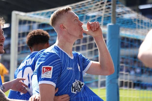 2025.04.05 xJFAx 2.Bundesliga SV Darmstadt 98 - SpVgg Greuther Fürth v.l., Isac Alexi Sivert Lidberg (SV Darmstadt 98) Torjubel, Goal celebration, celebrate the goal (DFL DFB REGULATIONS PROHIBIT ANY USE OF PHOTOGRAPHS as IMAGE SEQUENCES and or QUASI-VIDEO)