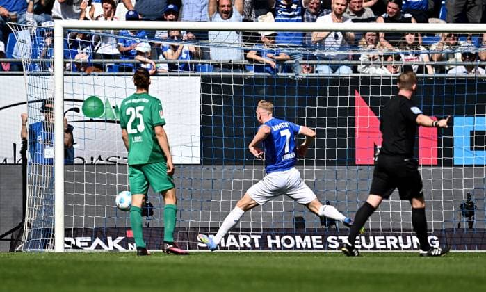 05.04.2025, xfux, Fussball 2.Bundesliga, SV Darmstadt 98 - SpVgg Greuther Fuerth v.l. Torschuetze Torschütze Isac Lidberg (SV Darmstadt 98) Goal scored, Tor zum 1:0 (DFL DFB REGULATIONS PROHIBIT ANY USE OF PHOTOGRAPHS as IMAGE SEQUENCES and or QUASI-VIDEO. Eine Lizenzierung dieses Bildes an und oder durch den SV Darmstadt 1898 e.V. sowie Tochterunternehmen ist nicht gestattet. No release of or sale to SV Darmstadt 1898 e.V.) Darmstadt