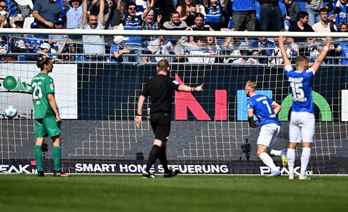 05.04.2025, xfux, Fussball 2.Bundesliga, SV Darmstadt 98 - SpVgg Greuther Fuerth v.l. Torschuetze Torschütze Isac Lidberg (SV Darmstadt 98) Goal scored, Tor zum 1:0 (DFL DFB REGULATIONS PROHIBIT ANY USE OF PHOTOGRAPHS as IMAGE SEQUENCES and or QUASI-VIDEO. Eine Lizenzierung dieses Bildes an und oder durch den SV Darmstadt 1898 e.V. sowie Tochterunternehmen ist nicht gestattet. No release of or sale to SV Darmstadt 1898 e.V.) Darmstadt
