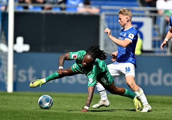 05.04.2025, xfux, Fussball 2.Bundesliga, SV Darmstadt 98 - SpVgg Greuther Fuerth v.l. Noel Futkeu (SpVgg Greuther Fuerth), Andreas Mueller Müller (SV Darmstadt 98) (DFL DFB REGULATIONS PROHIBIT ANY USE OF PHOTOGRAPHS as IMAGE SEQUENCES and or QUASI-VIDEO. Eine Lizenzierung dieses Bildes an und oder durch den SV Darmstadt 1898 e.V. sowie Tochterunternehmen ist nicht gestattet. No release of or sale to SV Darmstadt 1898 e.V.) Darmstadt