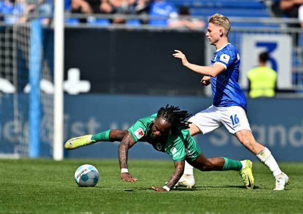 05.04.2025, xfux, Fussball 2.Bundesliga, SV Darmstadt 98 - SpVgg Greuther Fuerth v.l. Noel Futkeu (SpVgg Greuther Fuerth), Andreas Mueller Müller (SV Darmstadt 98) (DFL DFB REGULATIONS PROHIBIT ANY USE OF PHOTOGRAPHS as IMAGE SEQUENCES and or QUASI-VIDEO. Eine Lizenzierung dieses Bildes an und oder durch den SV Darmstadt 1898 e.V. sowie Tochterunternehmen ist nicht gestattet. No release of or sale to SV Darmstadt 1898 e.V.) Darmstadt