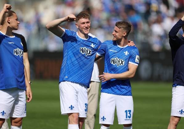 05.04.2025, xdcx, Fussball 2. Bundesliga, SV Darmstadt 98 - SpVgg. Greuther Fürth, emonline, emspor, despor, v.l., Clemens Riedel (SV Darmstadt 98), Marco Thiede (SV Darmstadt 98) jubelnd bejubelt jubelt jubeln DFL DFB REGULATIONS PROHIBIT ANY USE OF PHOTOGRAPHS AS IMAGE SEQUENCES AND OR QUASI-VIDEO.