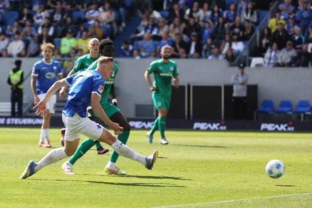 05.04.2025, xtvx, Fussball 2.Bundesliga, SV Darmstadt 98 - SpVgg Greuther Fuerth v.l. Goal scored, Tor zum 1:0 Isac Lidberg (SV Darmstadt 98) (DFL DFB REGULATIONS PROHIBIT ANY USE OF PHOTOGRAPHS as IMAGE SEQUENCES and or QUASI-VIDEO) Darmstadt