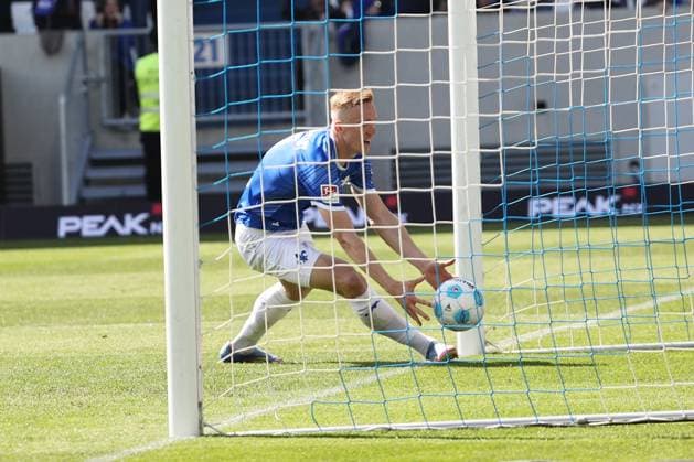 05.04.2025, xtvx, Fussball 2.Bundesliga, SV Darmstadt 98 - SpVgg Greuther Fuerth v.l. Goal scored, Tor zum 1:0 Isac Lidberg (SV Darmstadt 98) Torjubel, Goal celebration, celebrate the goal, celebrates scoring (DFL DFB REGULATIONS PROHIBIT ANY USE OF PHOTOGRAPHS as IMAGE SEQUENCES and or QUASI-VIDEO) Darmstadt